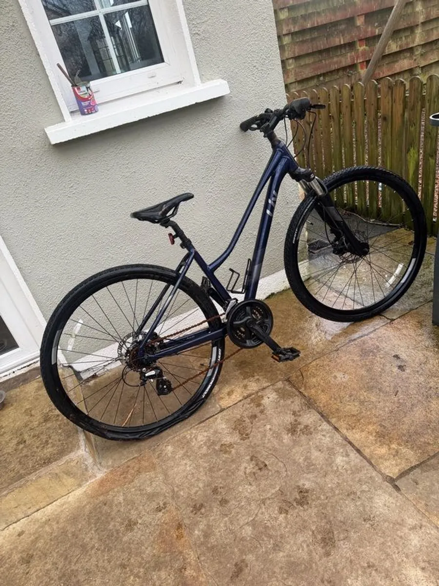 Liv Rove 4 hybrid bike - Image 1