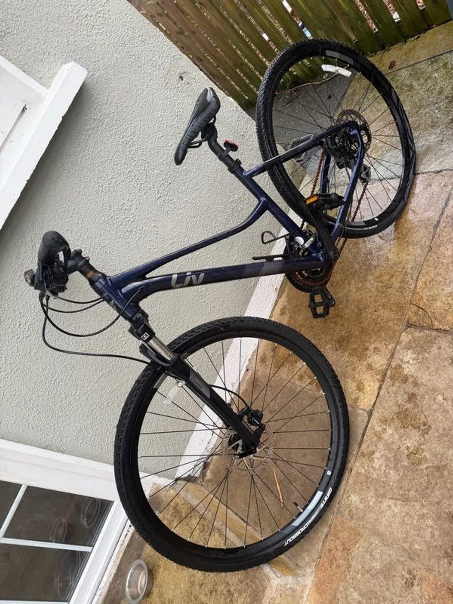 Liv Rove 4 hybrid bike - Image 2