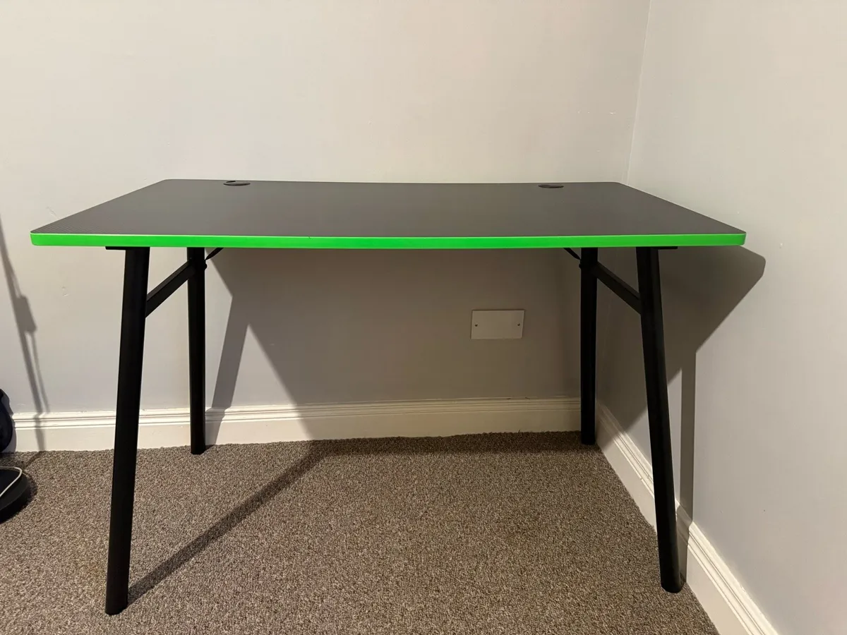 Gaming table - Image 2