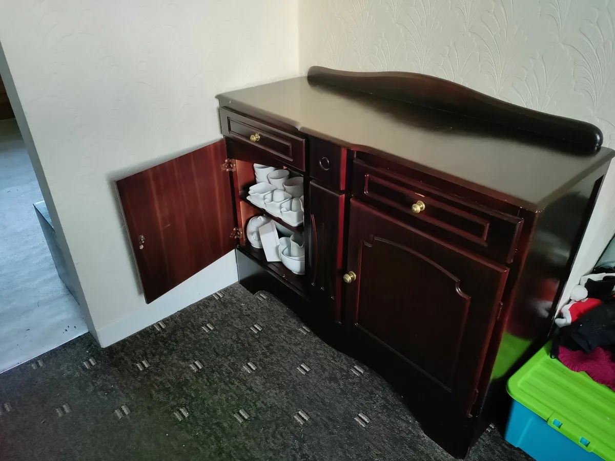 Sideboard cabinet - free to take away - Image 1
