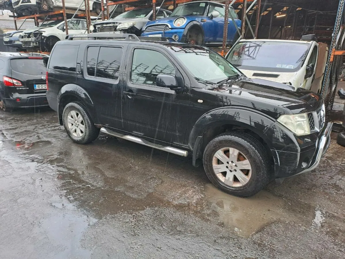 07 Nissan Pathfinder breaking for parts - Image 2