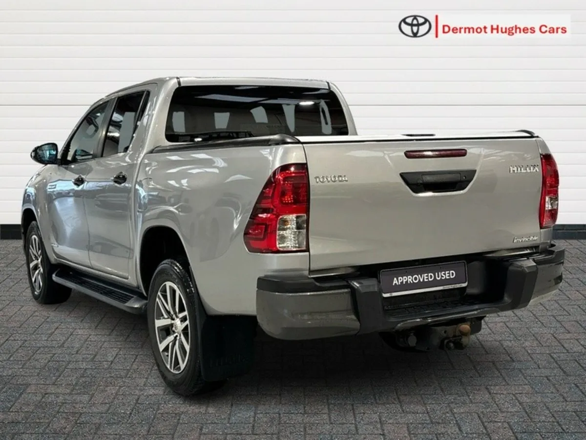 Toyota Hilux DCAB INVINCIBLE AUTO - Image 2