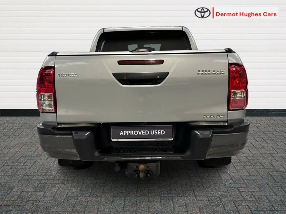 Toyota Hilux DCAB INVINCIBLE AUTO - Image 4