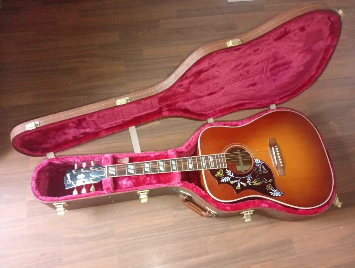 Left-hand Gibson Hummingbird - Image 1