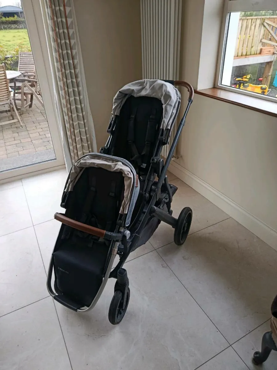 Uppababy Vista V2 bundle - Image 4