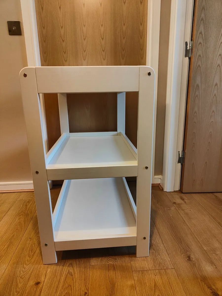 Baby changing table - Image 1