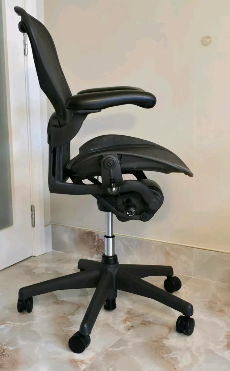 Herman Miller Aeron Size B - Image 2
