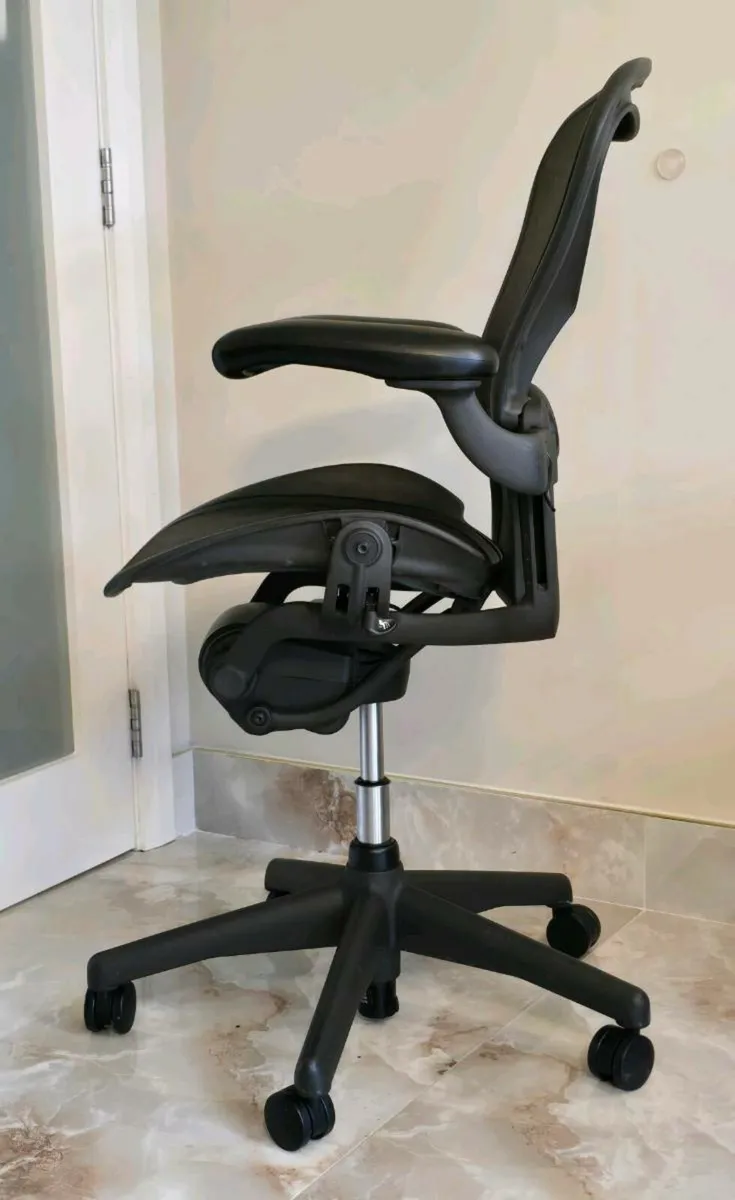 Herman Miller Aeron Size B - Image 4