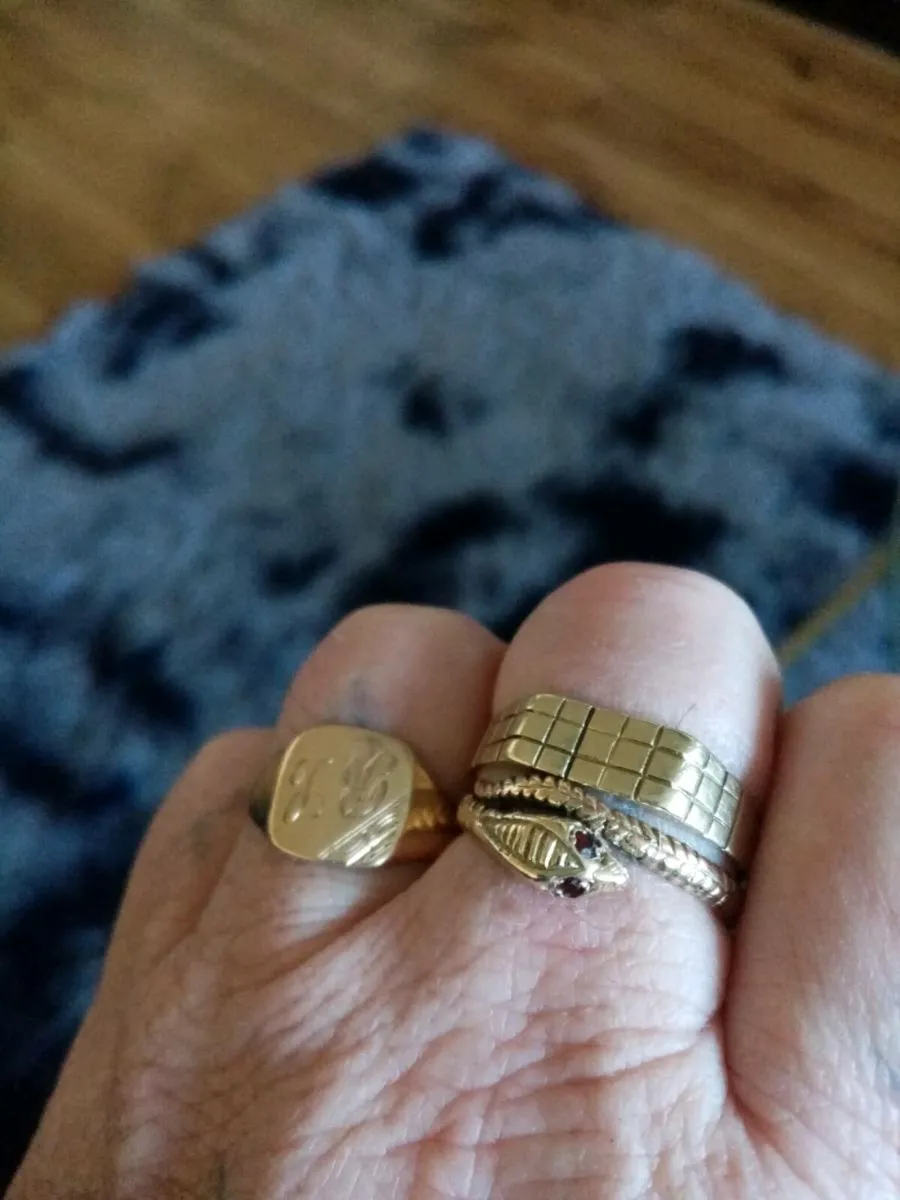 2 9ct gold rings - Image 2