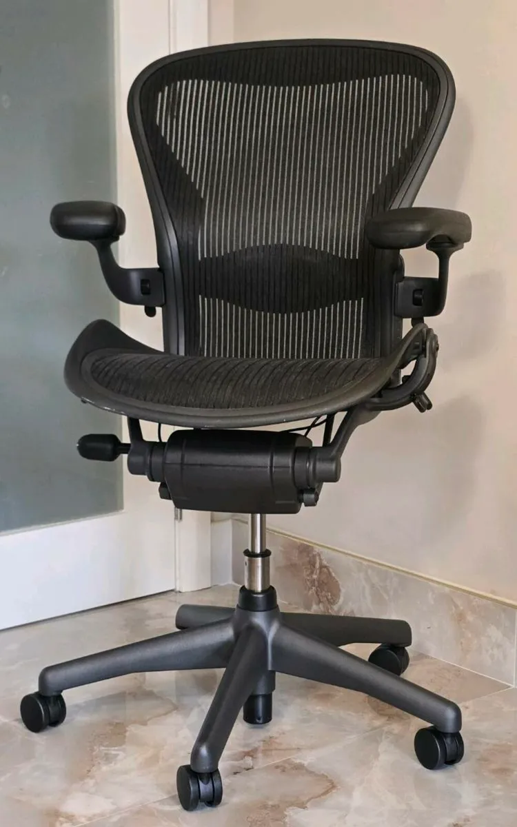 Herman Miller Aeron Size B Fully Loaded - Image 2