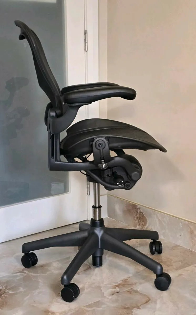 Herman Miller Aeron Size B Fully Loaded - Image 3