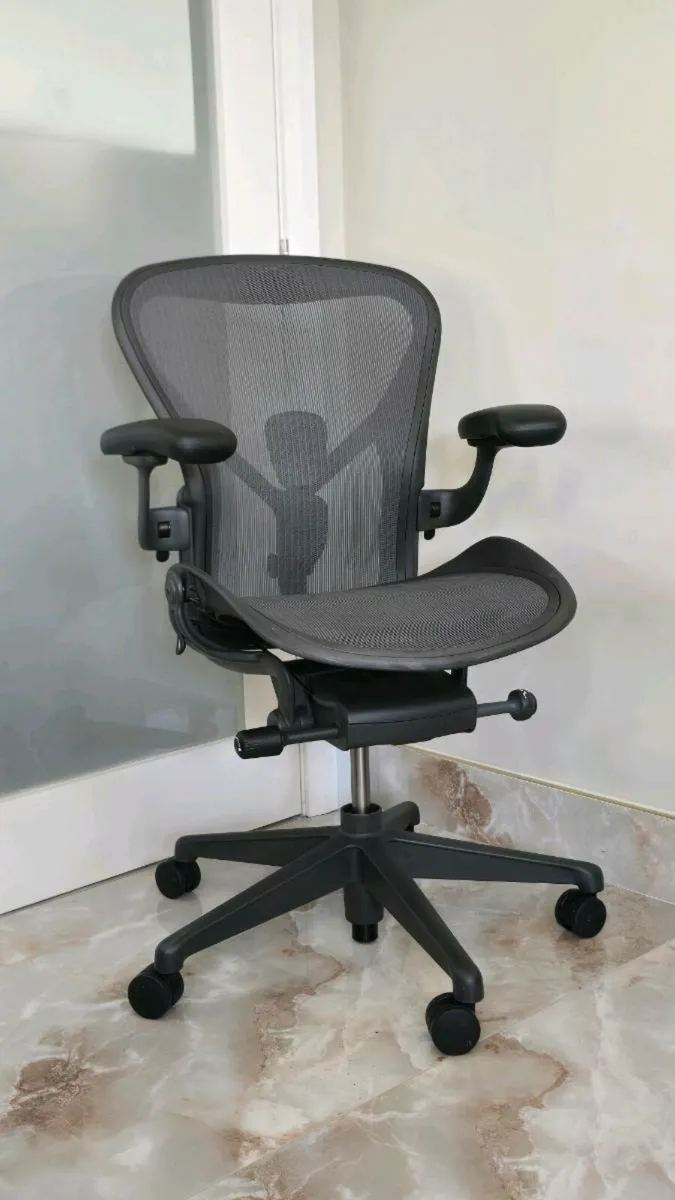 Herman Miller Aeron Remastered Size B - Image 1