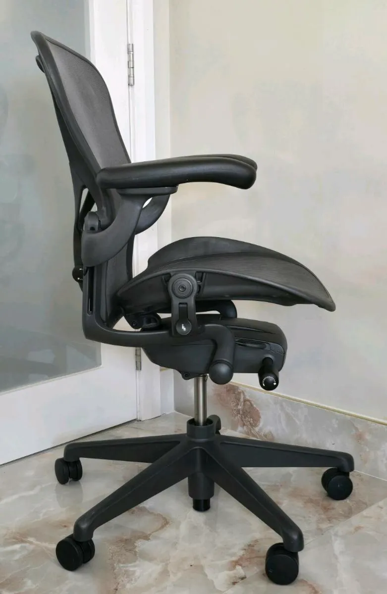 Herman Miller Aeron Remastered Size B - Image 3