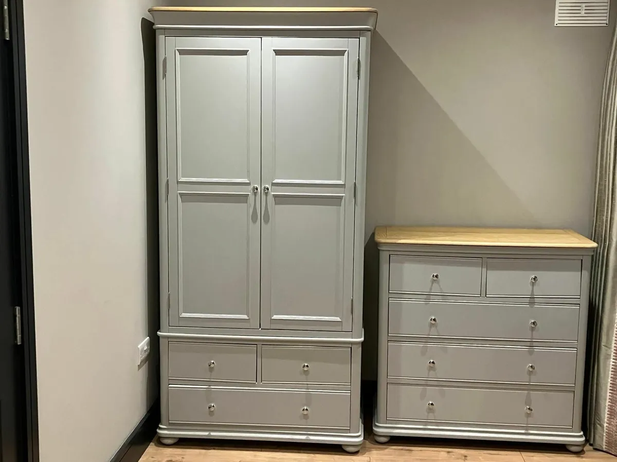 bedroom furniture - Image 1