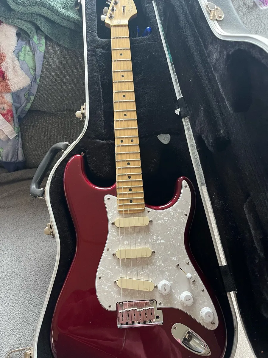 Fender USA Stratocaster 2007 with new emg pick ups - Image 1