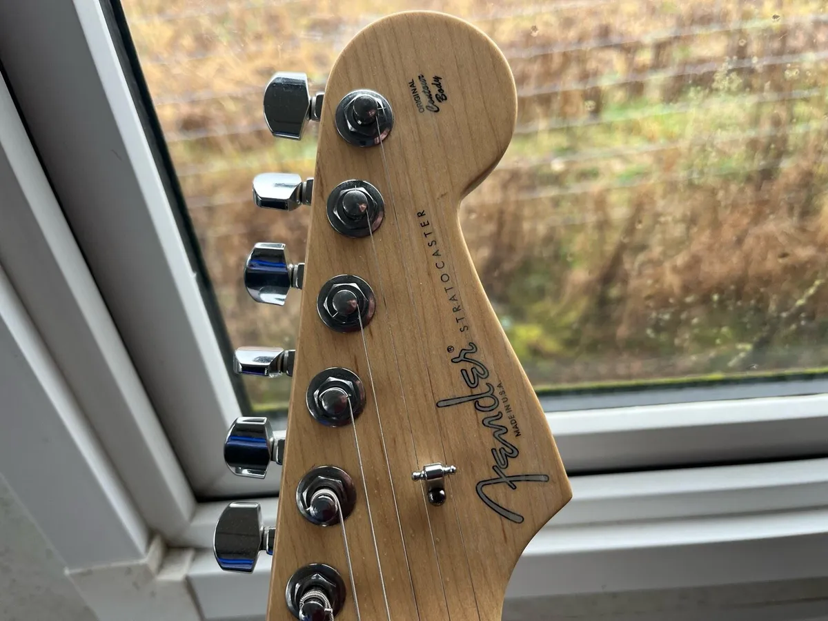 Fender USA Stratocaster 2007 with new emg pick ups - Image 2