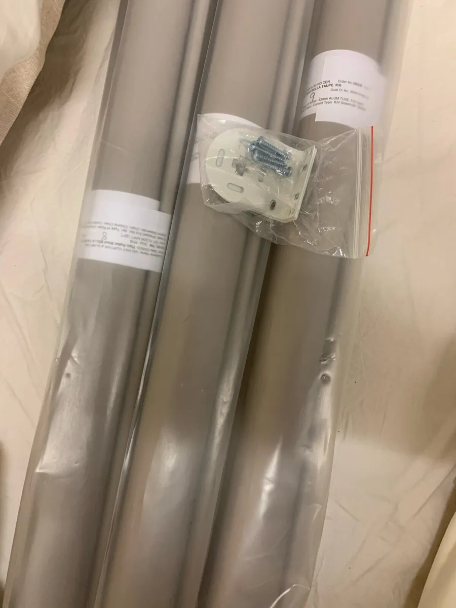 Curtain pole and blinds - Image 4