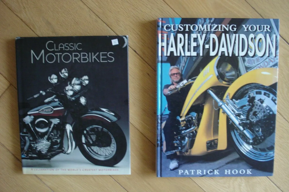 HARLEY-DAVIDSON JACKET AND CUSTOMIZING BOOK. - Image 1