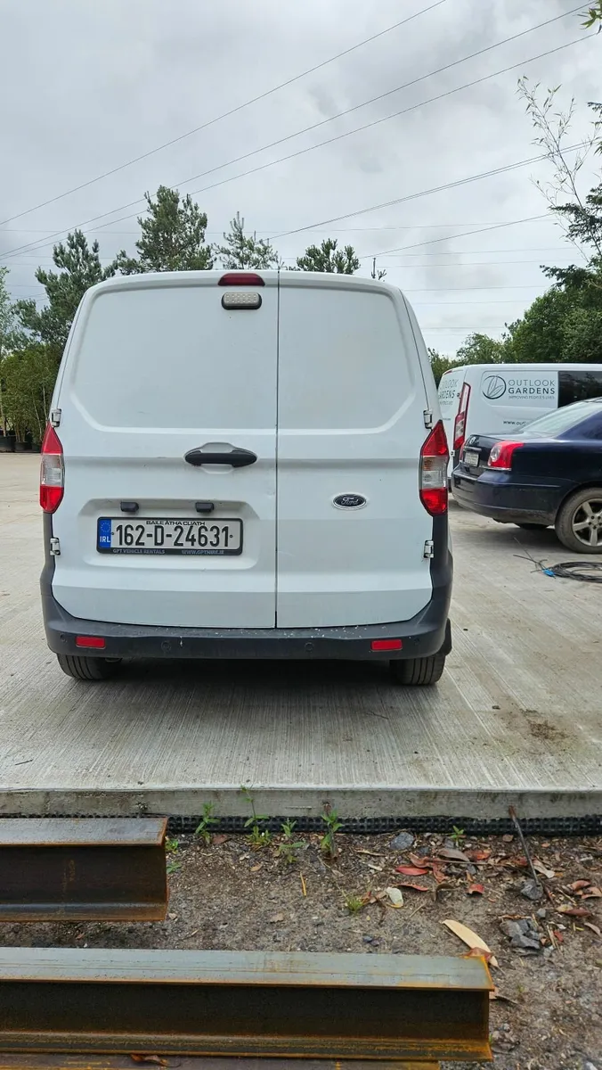 Ford Transit Courier 2016 - Image 2