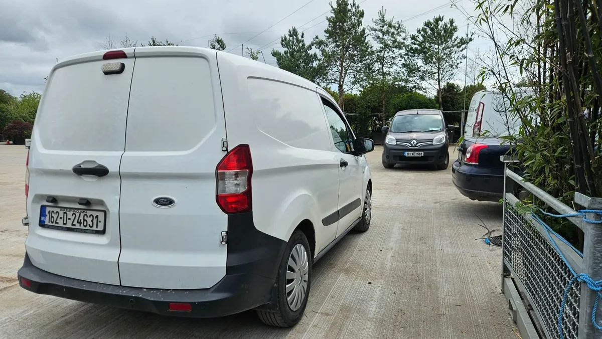Ford Transit Courier 2016 - Image 3
