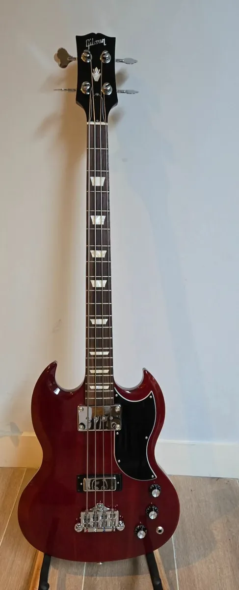 Gibson Bass Guitar plus case - Image 2