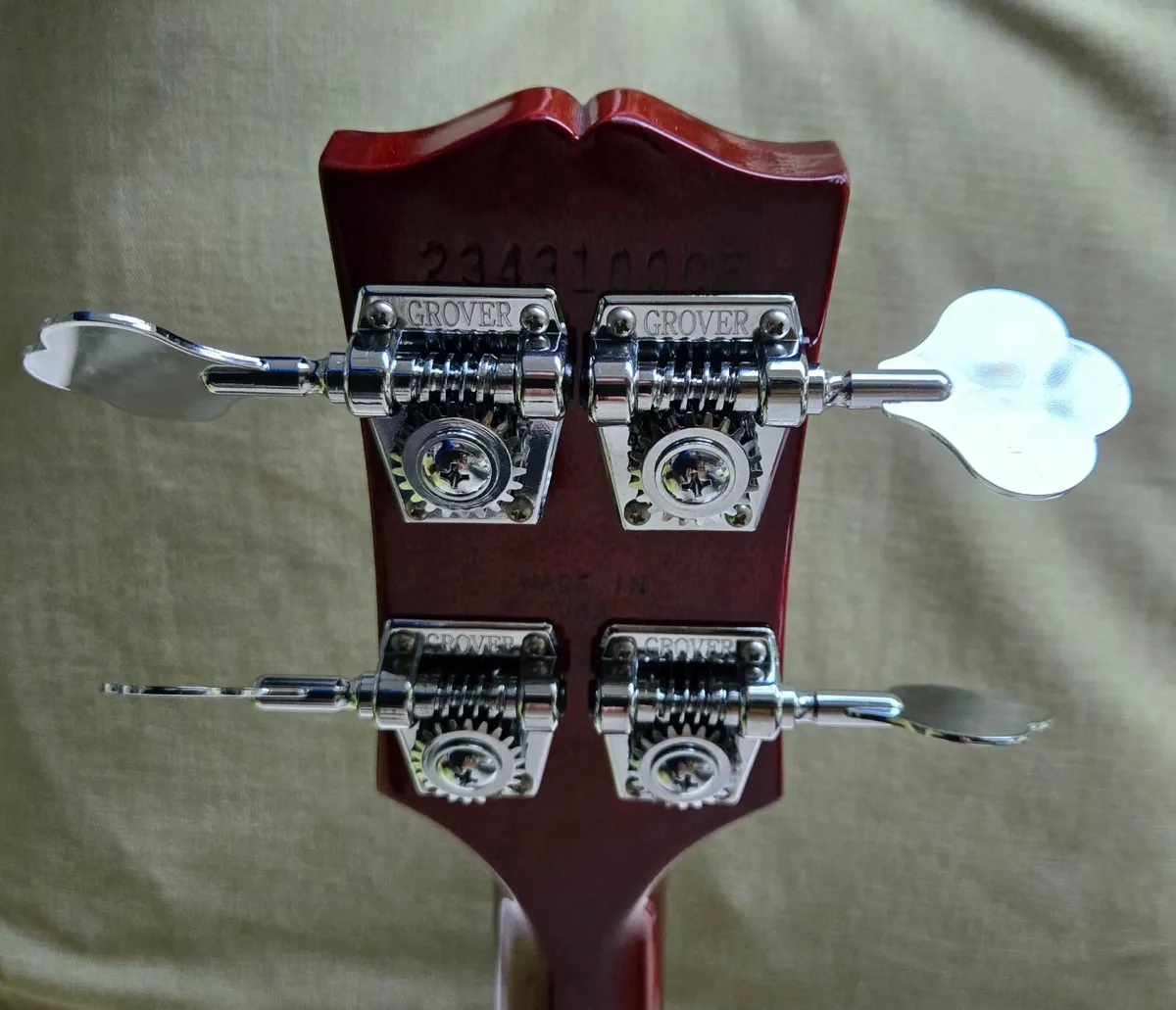 Gibson Bass Guitar plus case - Image 3