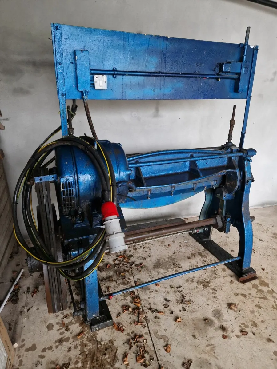 Sheet Metal Guillotine - Image 1