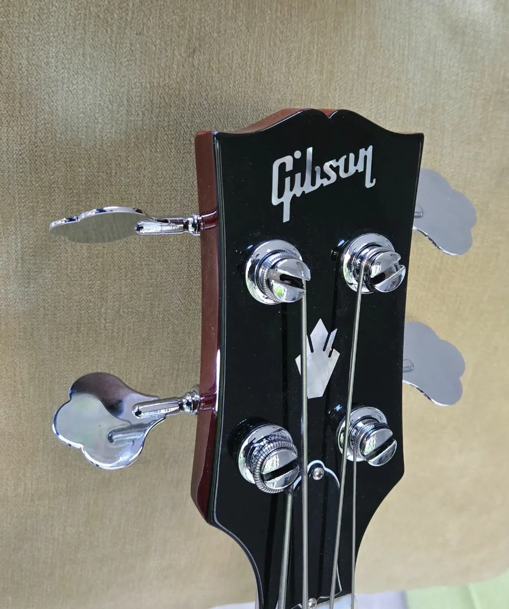 Gibson Bass Guitar plus case - Image 4