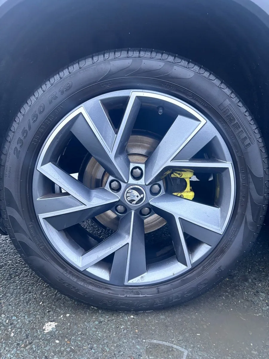 19 inch Alloys with Tyres - Image 3