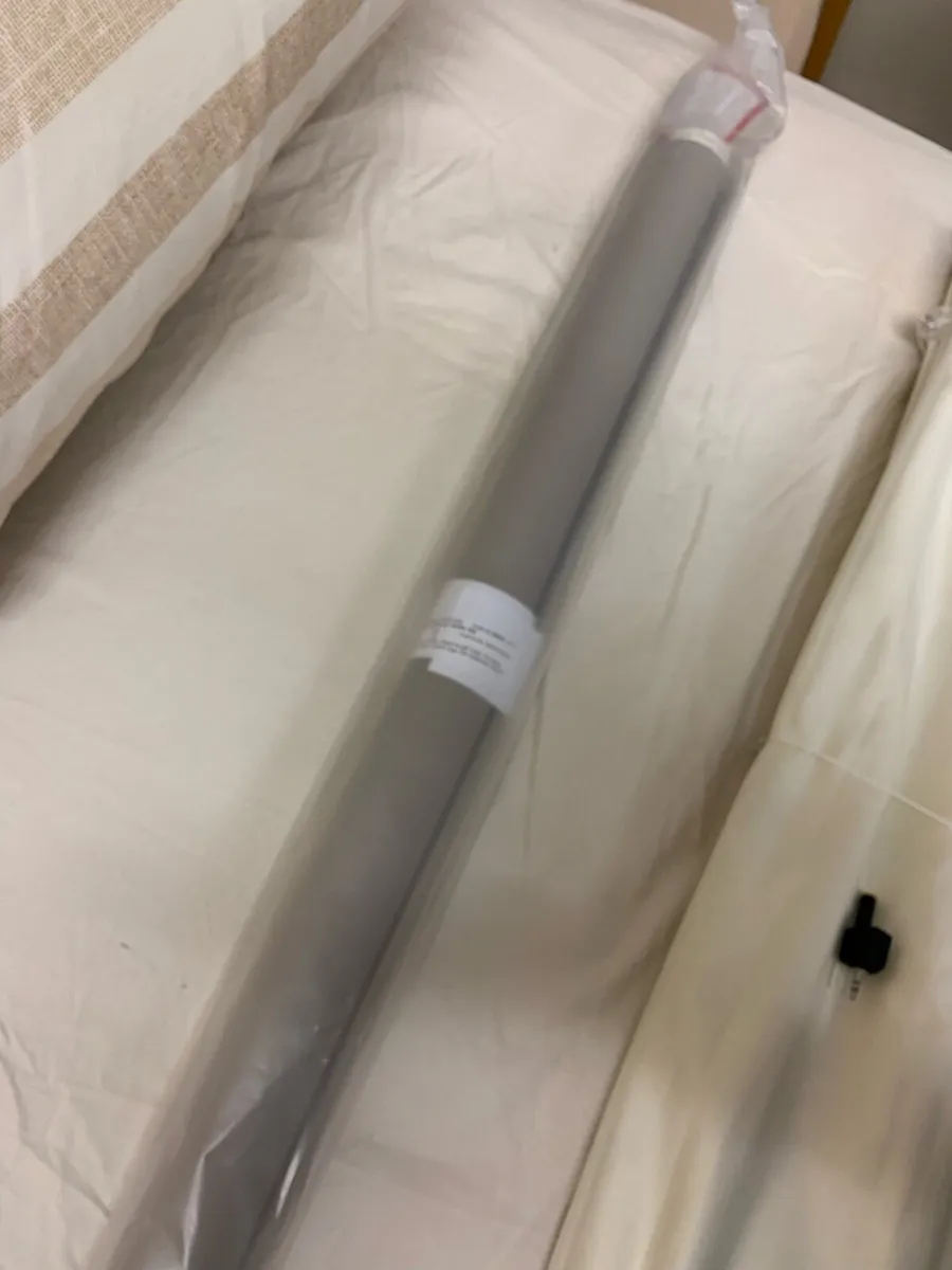 Curtain pole and blinds - Image 2