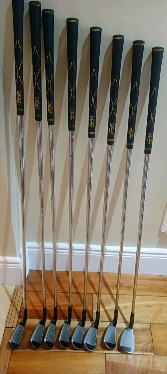 TaylorMade Irons, Cobra Hybrid, Vokey wedge - Image 4