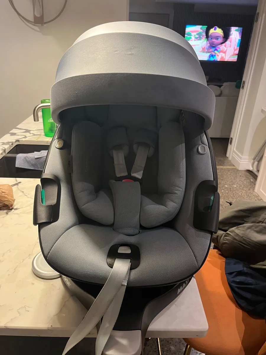 Maxi Cosi pebble 360 car seat - Image 1