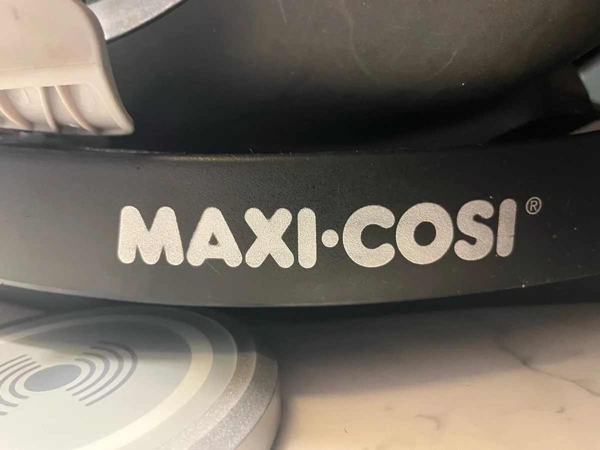 Maxi Cosi pebble 360 car seat - Image 4