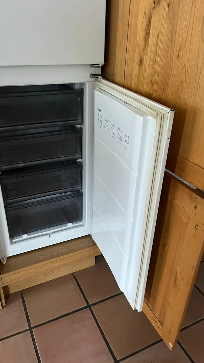 Integrated fridge freezer - Image 4