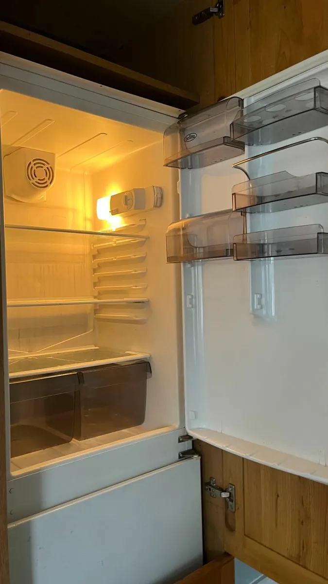 Integrated fridge freezer - Image 1