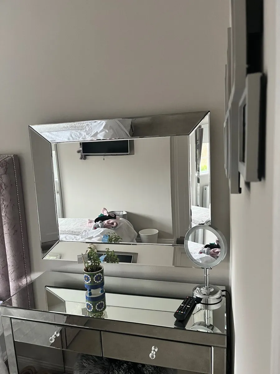 Bedroom furniture - Image 3