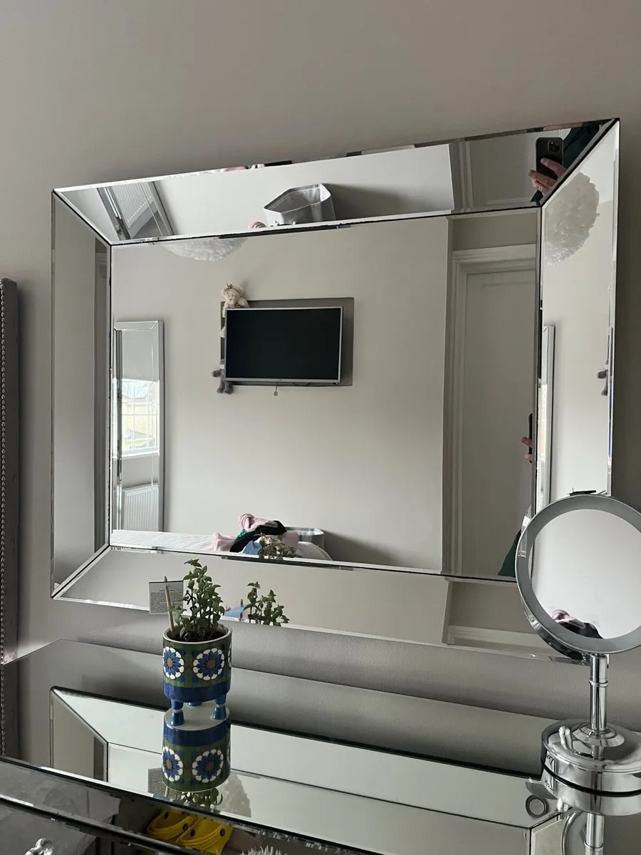 Bedroom furniture - Image 4