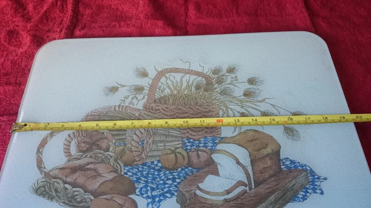 Glass Centerpiece Placemat / Bread Loaf Chop Board - Image 2