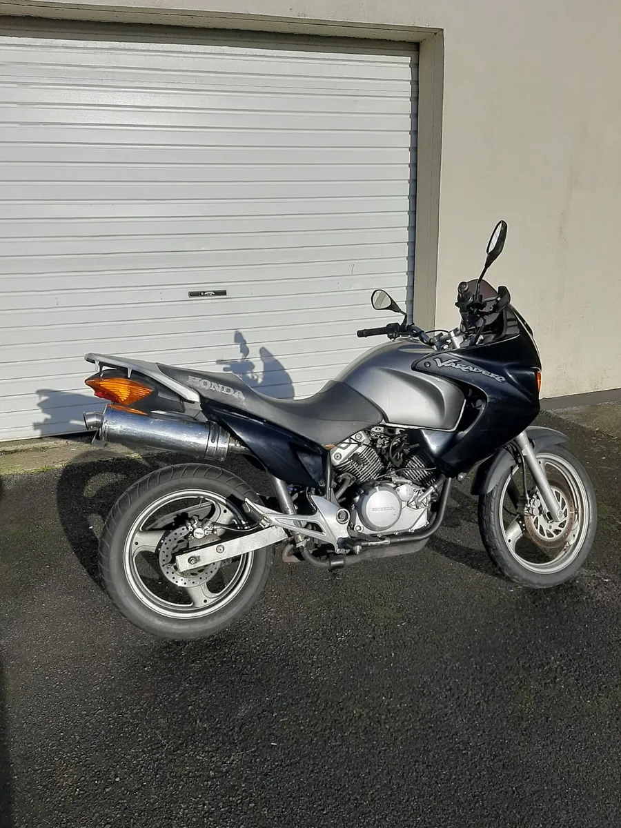 Honda Varadero 125 cc Motorbike - Image 1