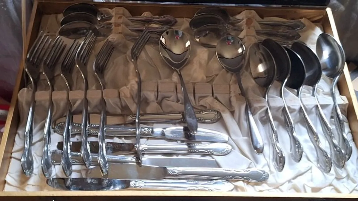 1975 Vintage Unused Cutlery Set in Leather Case - Image 1