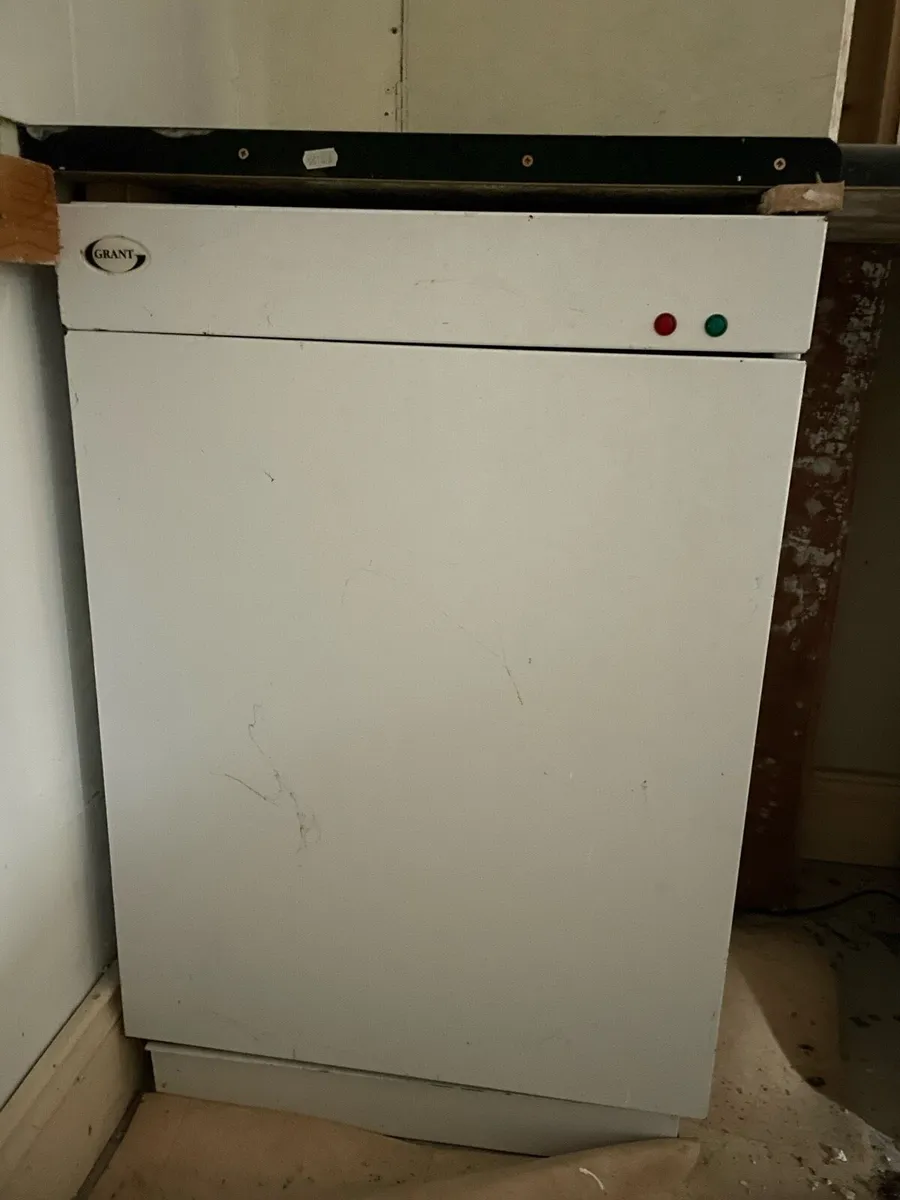 Grant 90 Mk 2 Combi Boiler , 2 x heaters and Oil t - Image 2