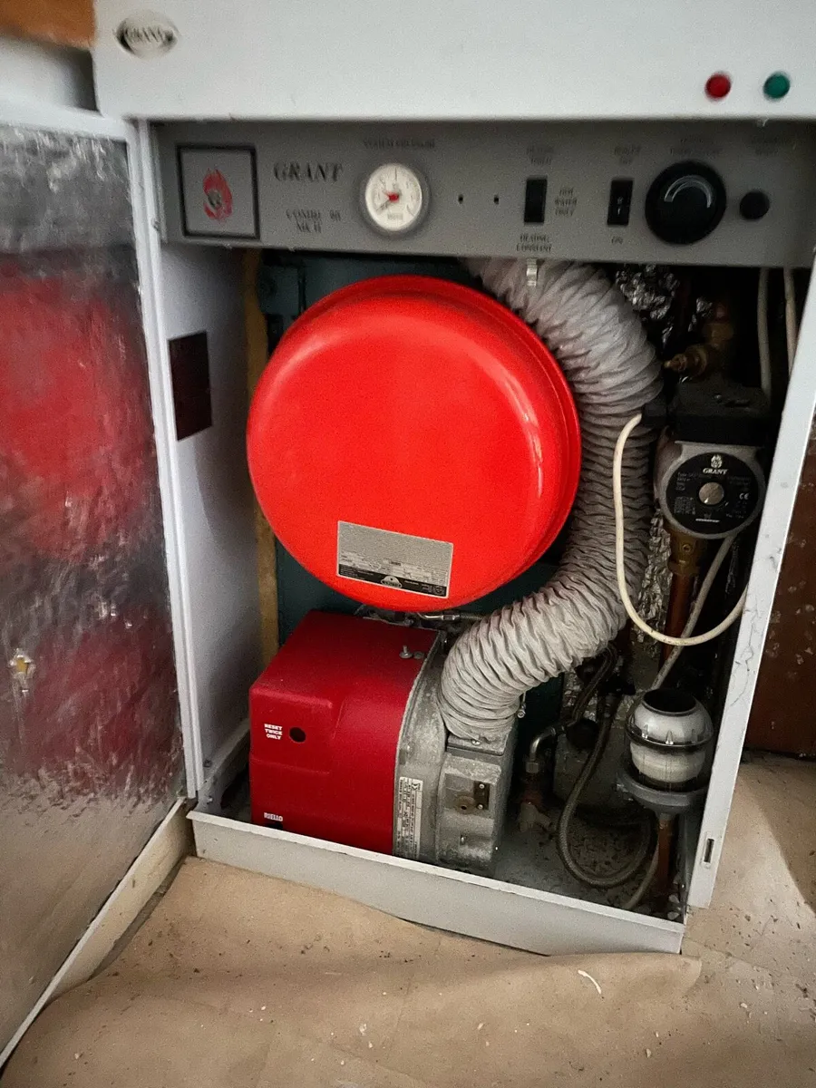 Grant 90 Mk 2 Combi Boiler , 2 x heaters and Oil t - Image 1