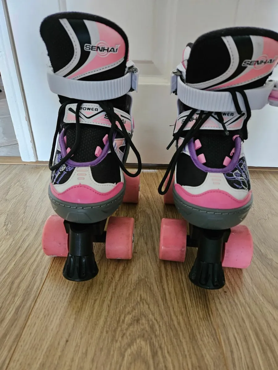 Girls Roller Skates Size 33-36 - Image 1