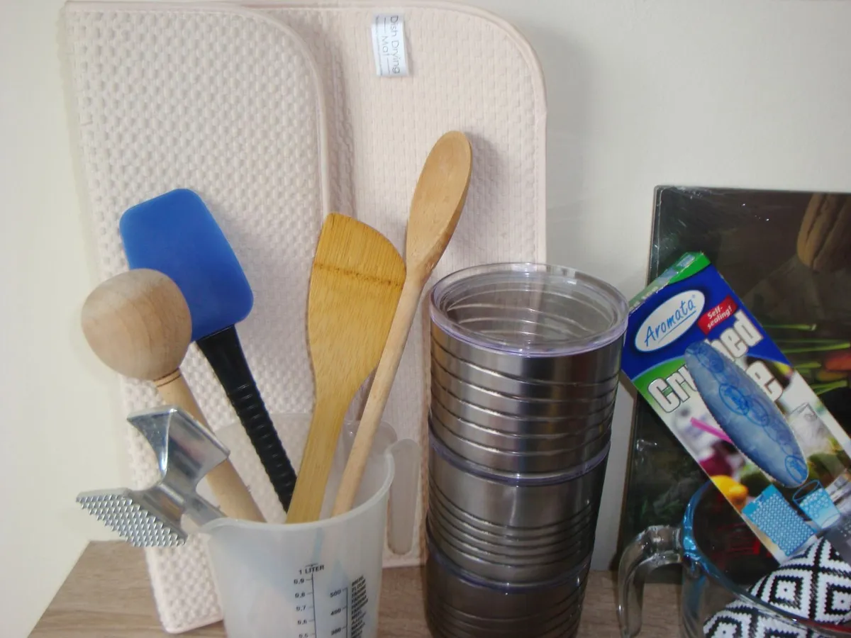 Mixed kitchen items bundle - Image 3