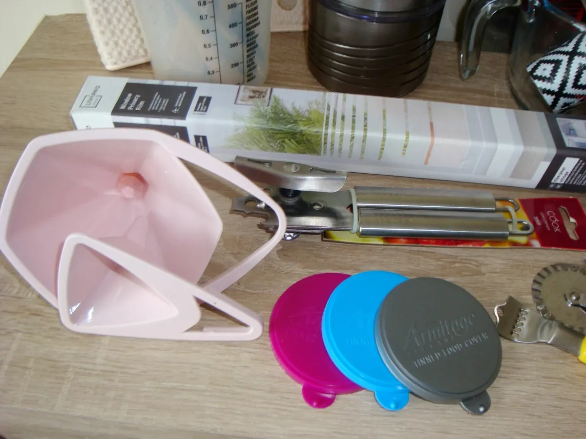 Mixed kitchen items bundle - Image 2