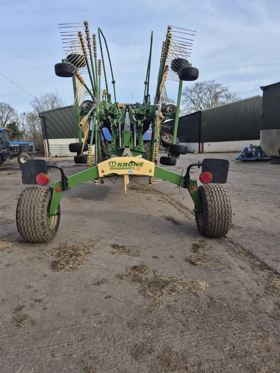 2017 Krone 880 plus rake - Image 4