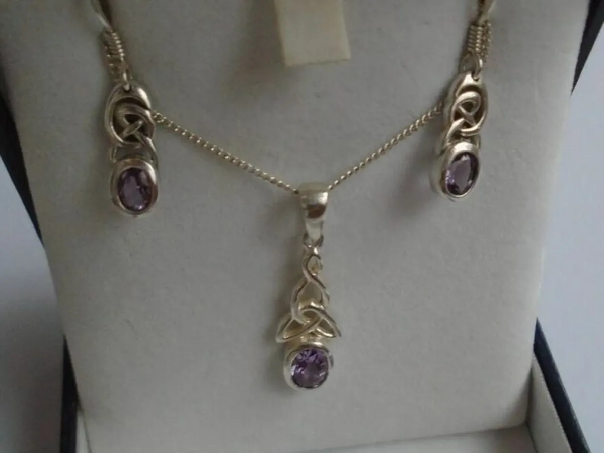Silver/Amethyst jewellery set, Pendant/earrings - Image 1