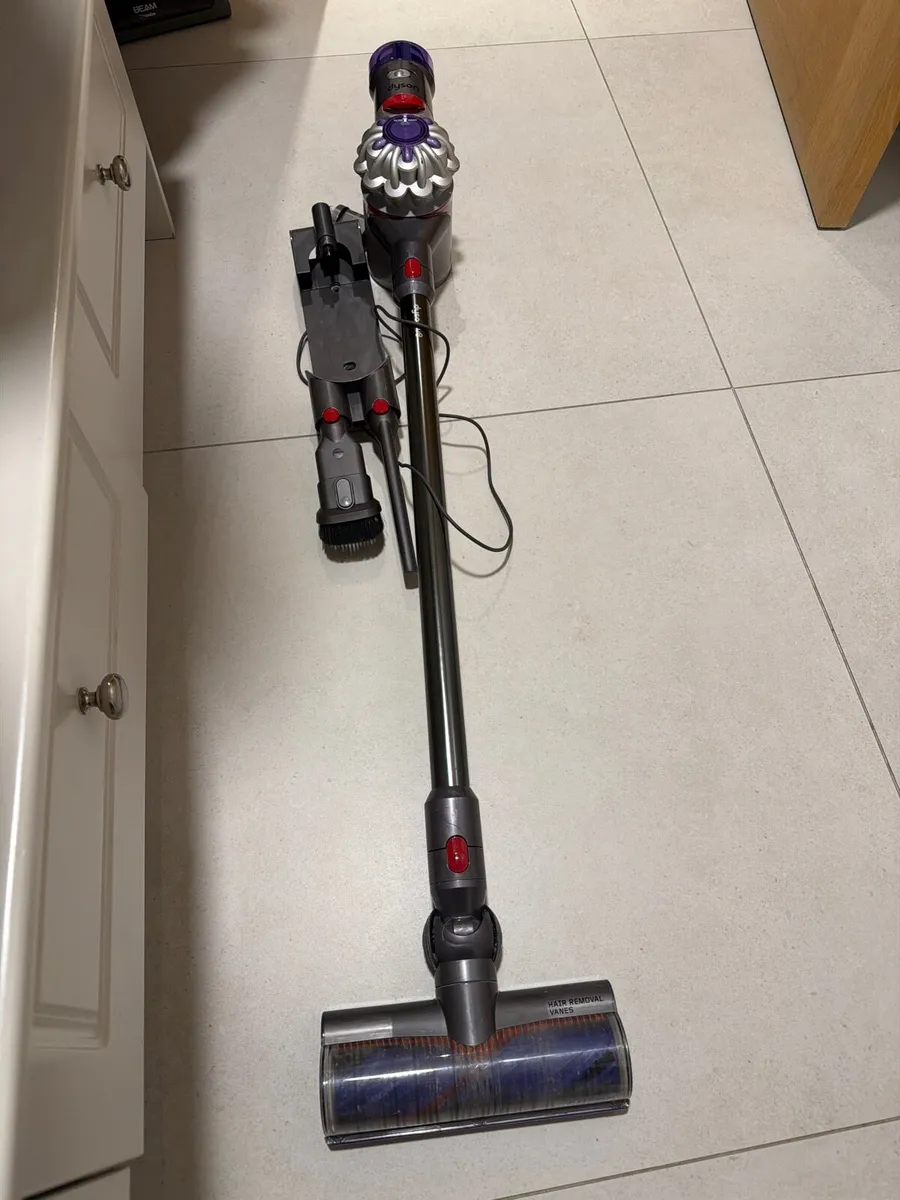 Dyson V8 Hoover