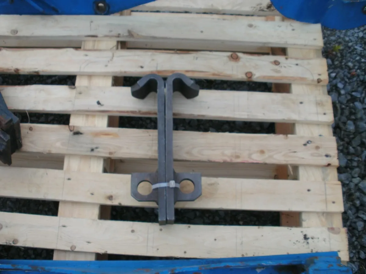 Ouicke loader brackets, Quickie attachments - Image 4