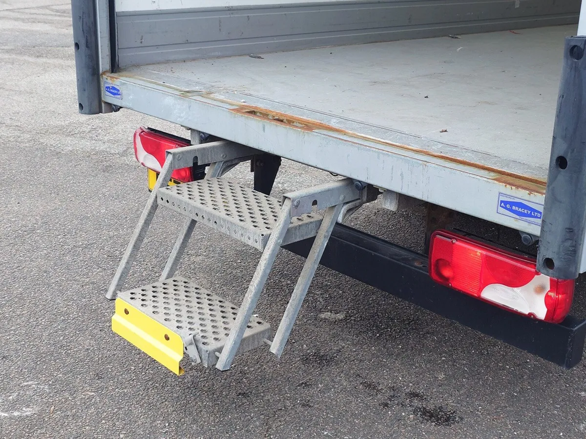 2022 Mercedes-Benz Sprinter Luton Box Van - Image 4